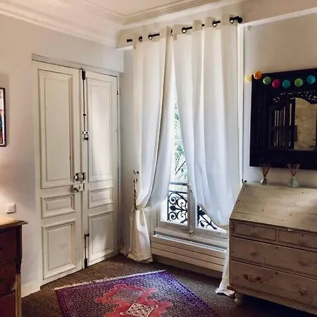 Champs Elysees Apartment *